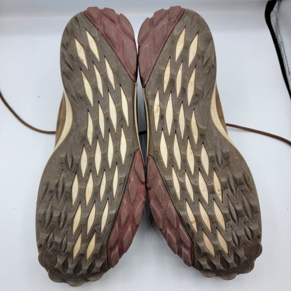 Athletic_Shoes